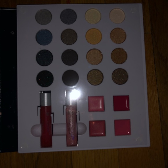 NWT Everything Make Up Book Box Claire’s - Picture 7 of 8